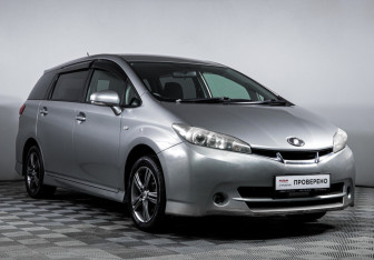 Подержанный автомобиль Toyota Wish Minivan 2010 года (3 фото)