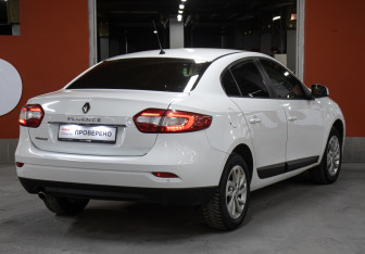 Подержанный автомобиль Renault Fluence 2016 года (5 фото)
