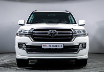 Подержанный автомобиль Toyota Land Cruiser Suv 2015 года (2 фото)