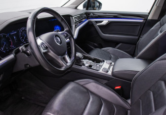 Подержанный автомобиль Volkswagen Touareg 2020 года (10 фото)