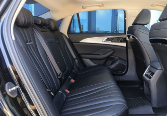 Подержанный автомобиль Hongqi H5 2023 года (26 фото)