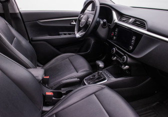 Подержанный автомобиль Kia Rio Hatchback 2021 года (9 фото)