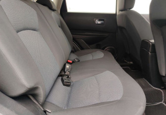 Подержанный автомобиль Nissan Qashqai 2012 года (11 фото)