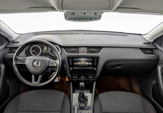 Подержанный автомобиль Skoda Octavia Liftback 2017 года (14 фото)
