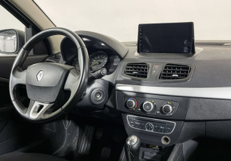 Подержанный автомобиль Renault Megane Hatchback 2012 года (9 фото)