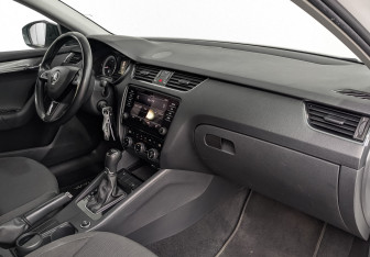 Подержанный автомобиль Skoda Octavia Liftback 2017 года (13 фото)