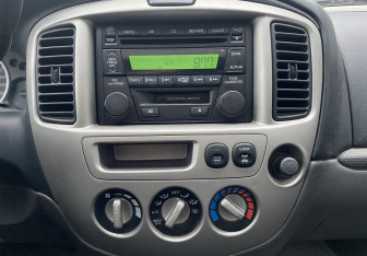 Подержанный автомобиль Mazda Tribute 2004 года (14 фото)