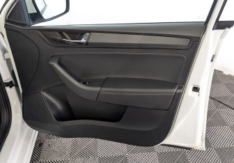 Подержанный автомобиль Skoda Rapid Liftback 2020 года (25 фото)