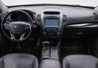 Подержанный автомобиль Kia Sorento 2013 года (13 фото)