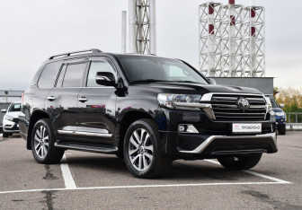 Подержанный автомобиль Toyota Land Cruiser Suv 2017 года (3 фото)