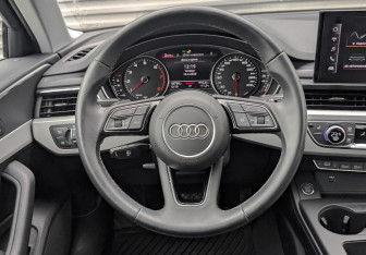 Подержанный автомобиль Audi A4 Sedan 2022 года (21 фото)