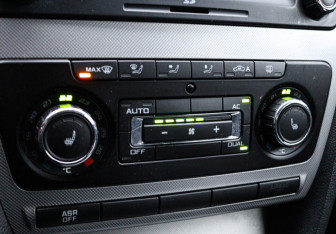 Подержанный автомобиль Skoda Octavia Liftback 2010 года (14 фото)