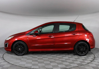 Подержанный автомобиль Peugeot 308 Hatchback 2011 года (8 фото)