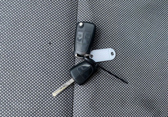 Подержанный автомобиль Opel Astra Hatchback 2011 года (12 фото)