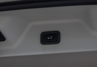 Подержанный автомобиль Land Rover Range Rover 2014 года (24 фото)