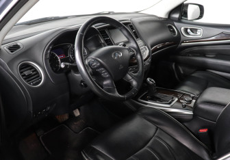 Подержанный автомобиль Infiniti QX60 2017 года (9 фото)