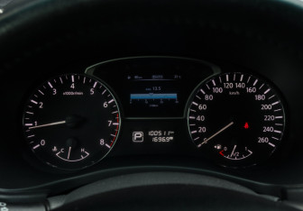 Подержанный автомобиль Nissan Pathfinder 2015 года (28 фото)