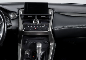 Подержанный автомобиль Lexus NX 2015 года (13 фото)