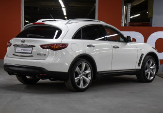 Подержанный автомобиль Infiniti FX 2012 года (5 фото)