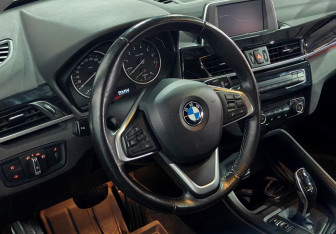 Подержанный автомобиль BMW X1 2017 года (12 фото)