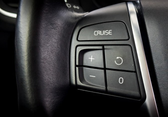 Подержанный автомобиль Volvo V40 Hatchback 2016 года (28 фото)