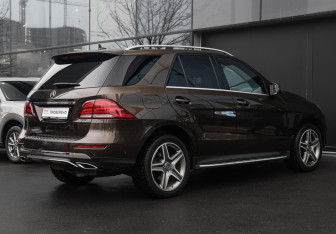 Подержанный автомобиль Mercedes-Benz GLE 2016 года (5 фото)