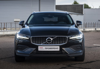 Подержанный автомобиль Volvo V60 Cross Country 2020 года (2 фото)