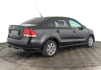 Подержанный автомобиль Volkswagen Polo Sedan 2012 года (5 фото)