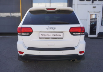 Подержанный автомобиль Jeep Grand Cherokee 2018 года (6 фото)