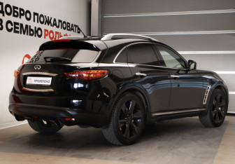 Подержанный автомобиль Infiniti FX 2012 года (4 фото)