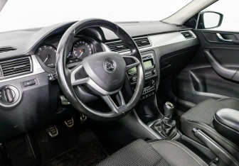 Подержанный автомобиль Skoda Rapid Liftback 2014 года (7 фото)