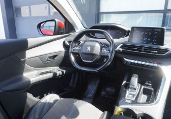 Подержанный автомобиль Peugeot 3008 2018 года (13 фото)