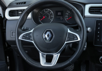 Подержанный автомобиль Renault Arkana 2022 года (13 фото)