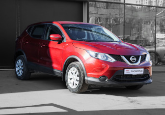 Подержанный автомобиль Nissan Qashqai 2017 года (3 фото)