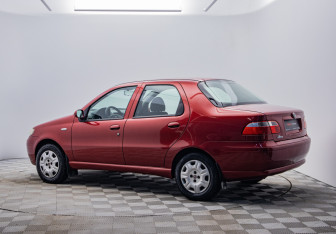 Подержанный автомобиль Fiat Albea 2011 года (3 фото)