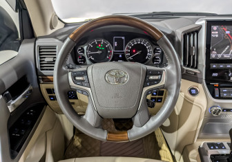 Подержанный автомобиль Toyota Land Cruiser Suv 2018 года (22 фото)