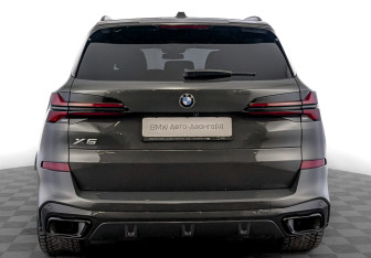 Подержанный автомобиль BMW X5 2024 года (6 фото)