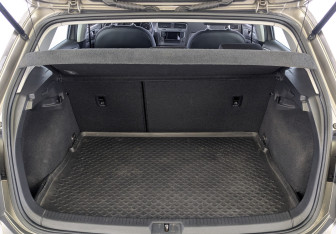 Подержанный автомобиль Volkswagen Golf Hatchback 2013 года (10 фото)