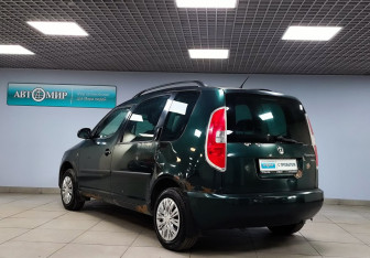 Подержанный автомобиль Skoda Roomster 2011 года (7 фото)