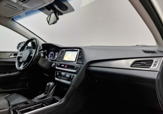 Подержанный автомобиль Hyundai Sonata 2019 года (13 фото)