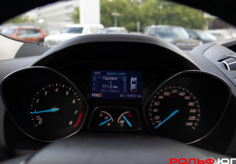 Подержанный автомобиль Ford Kuga 2014 года (9 фото)