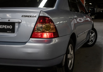 Подержанный автомобиль Toyota Corolla Sedan 2006 года (20 фото)