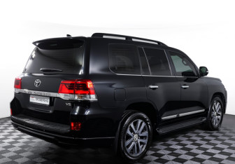 Подержанный автомобиль Toyota Land Cruiser Suv 2018 года (5 фото)