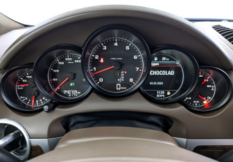 Подержанный автомобиль Porsche Cayenne 2014 года (16 фото)