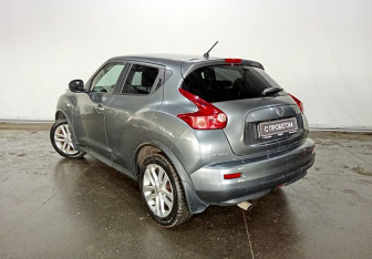 Подержанный автомобиль Nissan Juke 2011 года (6 фото)