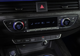 Подержанный автомобиль Audi A4 Sedan 2020 года (15 фото)