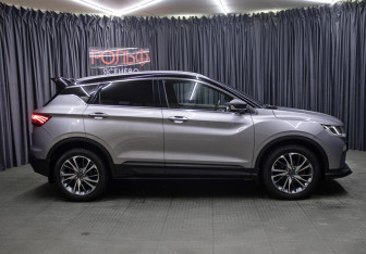 Подержанный автомобиль Geely Coolray 2023 года (4 фото)