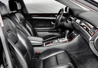 Подержанный автомобиль Audi A8 2007 года (15 фото)