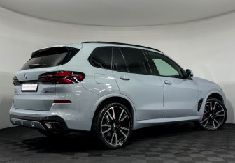 Подержанный автомобиль BMW X5 2025 года (2 фото)