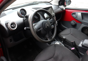 Подержанный автомобиль Citroen C1 2010 года (7 фото)